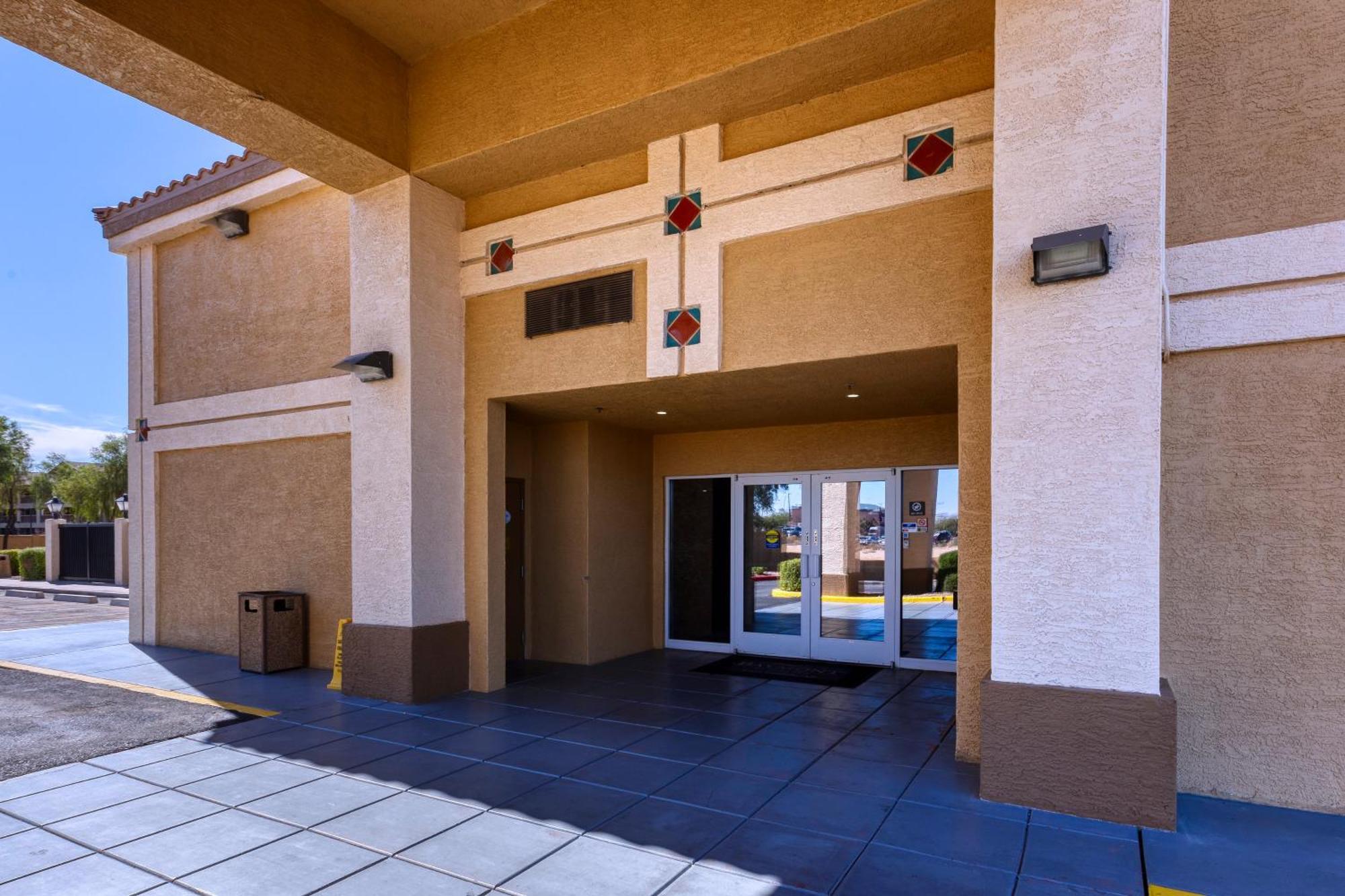 Baymont By Wyndham Casa Grande Hotel Exterior photo