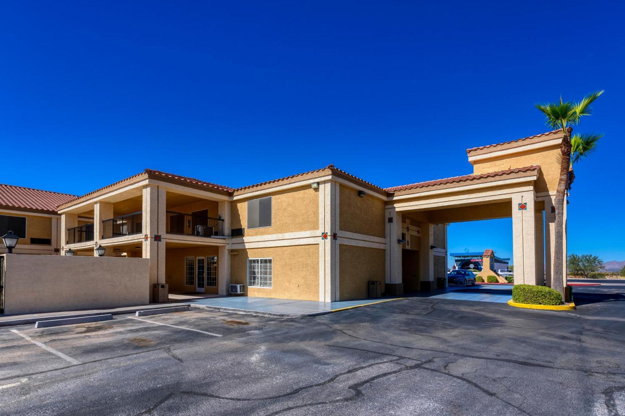 Baymont By Wyndham Casa Grande Hotel Exterior photo